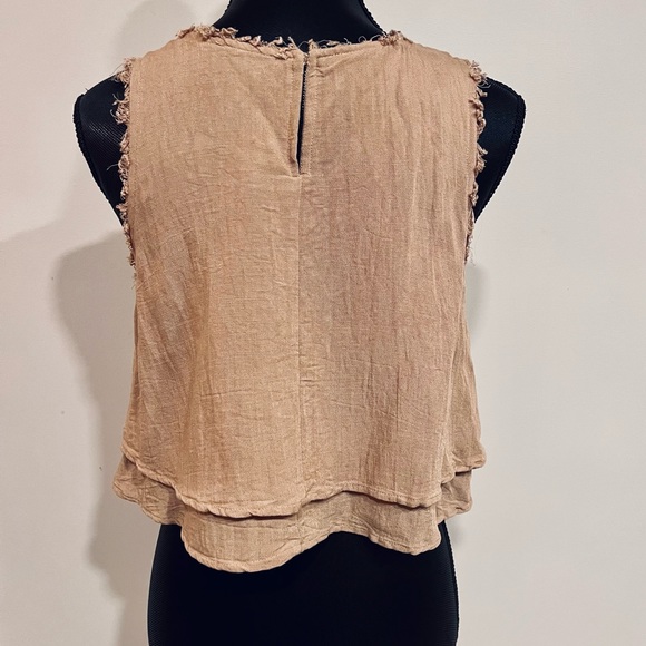 NWT Sleeveless Layered Crop w/ Frayed Edges by Gilli | Neutral - Picture 3 of 3